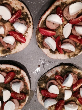 Recipe Italian Caprese &amp; Chicken Sausage Mini Pizza the Awesome  You can take Joss in your mouth
