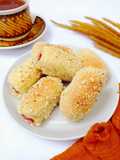 Crunchy Sausage Rollbread