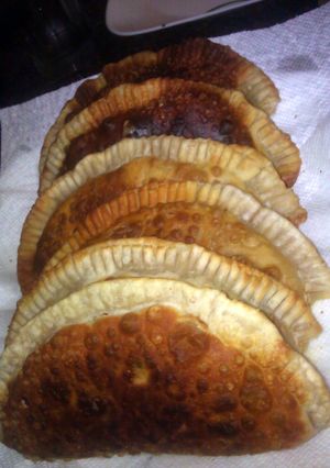 A picture of Dee's Beef n Cheezey Empanadas.