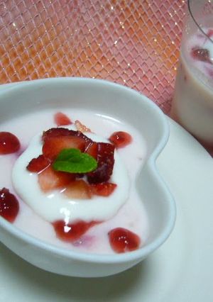 A picture of Strawberry Milk Jello.