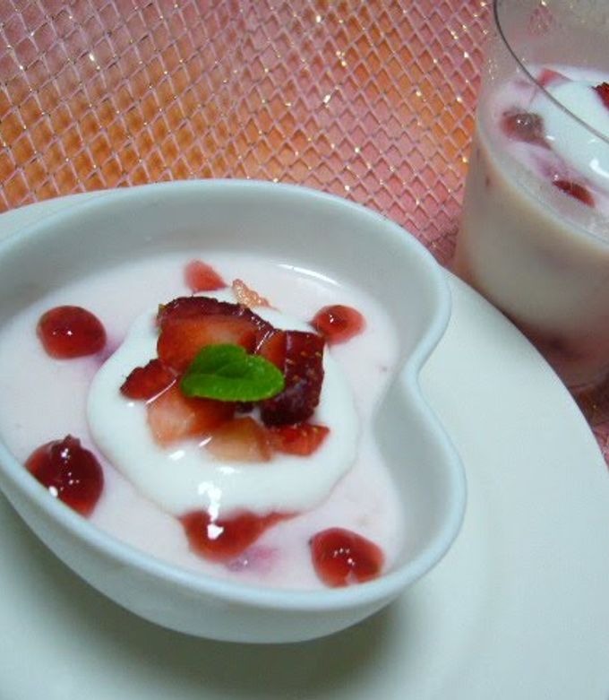 A picture of Strawberry Milk Jello.