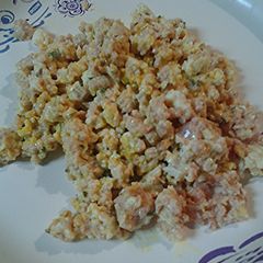 A picture of Fried ham and egg salad.