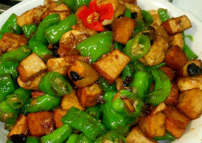 Ternyata ini loh! Resep bikin Tumis cabe hijau tahu+ayam yang sesuai selera