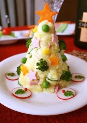 A picture of Potato Salad Christmas Tree.