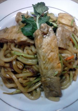 A picture of Pork and ginger Udon noodle stir fry.
