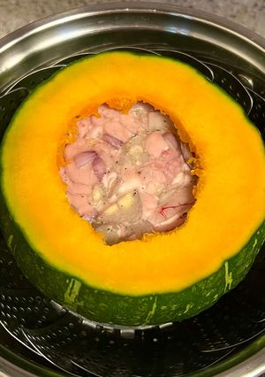 Hình của món Óc lợn hấp bí đỏ dinh dưỡng cho bé.