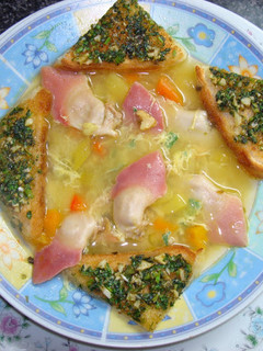 Una foto de SOPA DE MACHAS CON CRUTONES. JON STYLE