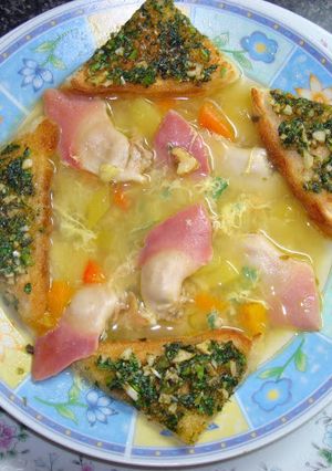 Una foto de SOPA DE MACHAS CON CRUTONES. JON STYLE