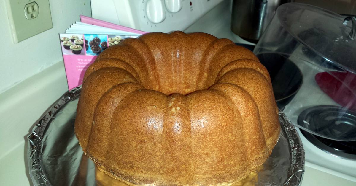 The BEST Million-Dollar Pound Cake Recipe {So Moist and Fluffy}