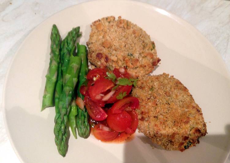 Salmon fishcakes and salsa