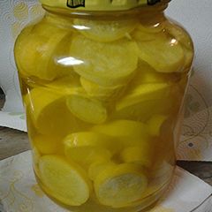 A picture of Pickled squash.