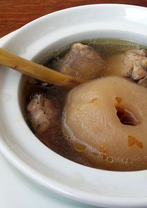 A picture of Snow Pear Chicken Soup.