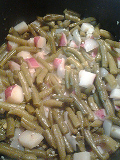 A picture of Red new potatoes with green beans.