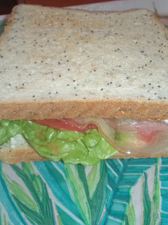 Una foto de Sándwich de bacon, lechuga y tomate