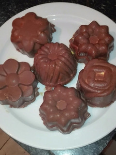 Una foto de Bombones rellenos de mousse de café