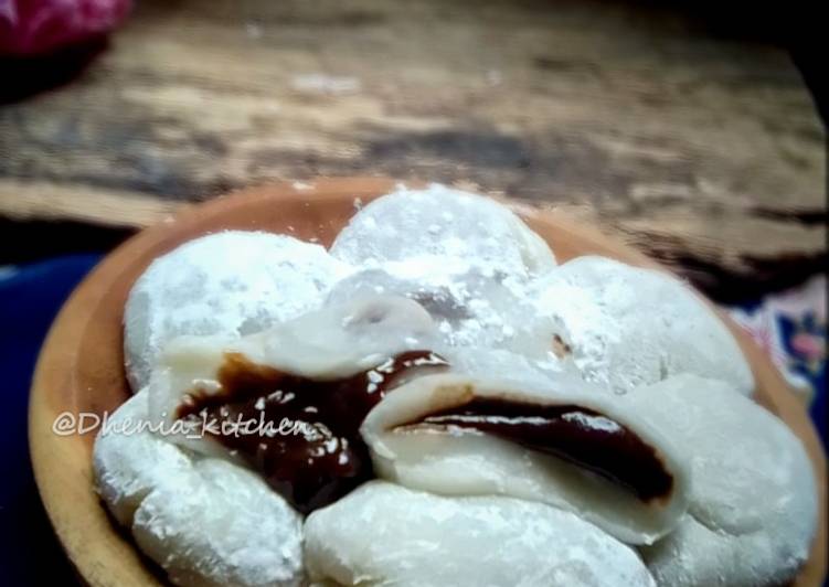 Bagaimana Menyiapkan Mochi isi selai coklat, Enak Banget
