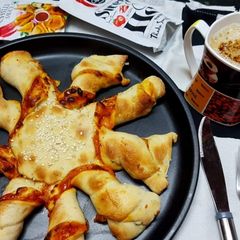 A picture of Twisted pizza with tomato and cheese filling.