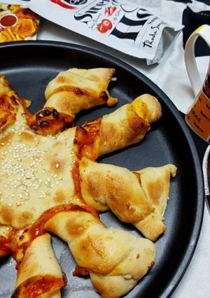 A picture of Twisted pizza with tomato and cheese filling.
