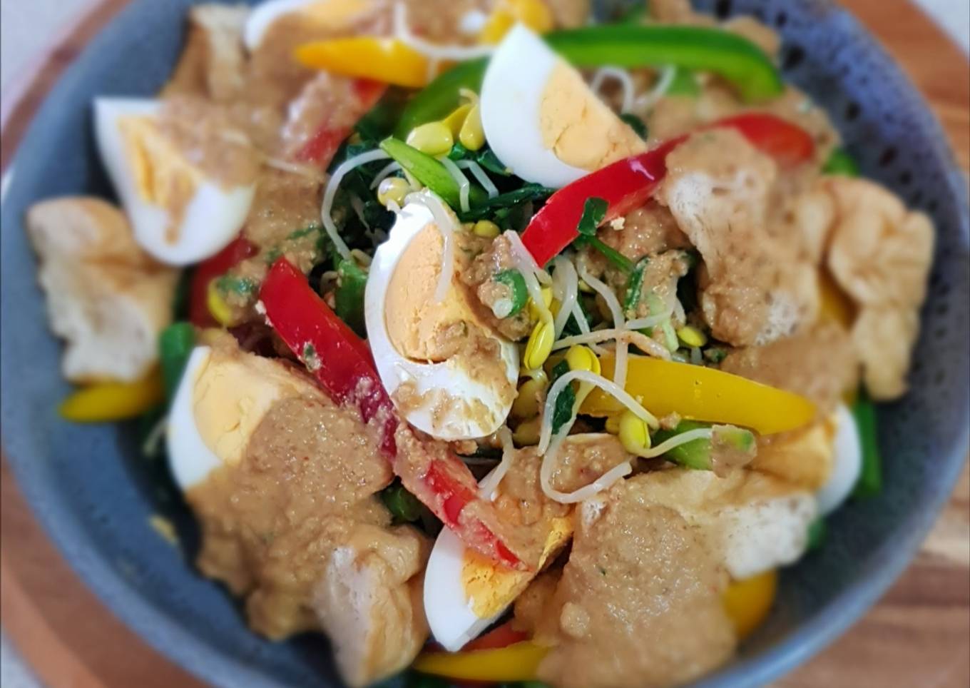 Mixed Vegetable Salad with Peanut Sauce