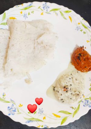 A picture of Neer Dosa with tomato chutney.