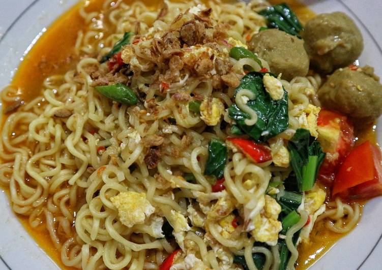 Bagaimana Membuat Mie tektek bakso pedas Anti Gagal