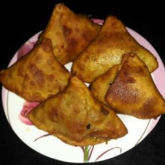 A picture of Aloo samosa.
