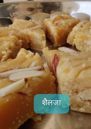मूंग दाल की बर्फी (Moong Dal ki barfi recipe in hindi) रेसिपी मुख्य फोटो