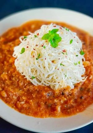A picture of Buttery Spaghetti in Tomato Garlic Sauce.