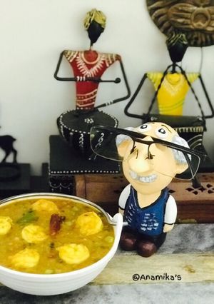 A picture of Dal Chingri/Red Lentils with Shrimps.