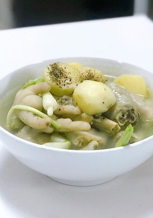Hình của món Chân gà hầm khoai tây.