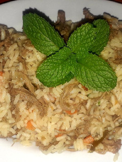 Una foto de Arroz con carne 🌿🍚