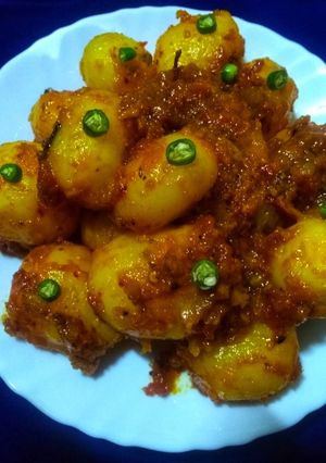 दम आलु (Dum aloo recipe in Hindi) रेसिपी मुख्य फोटो