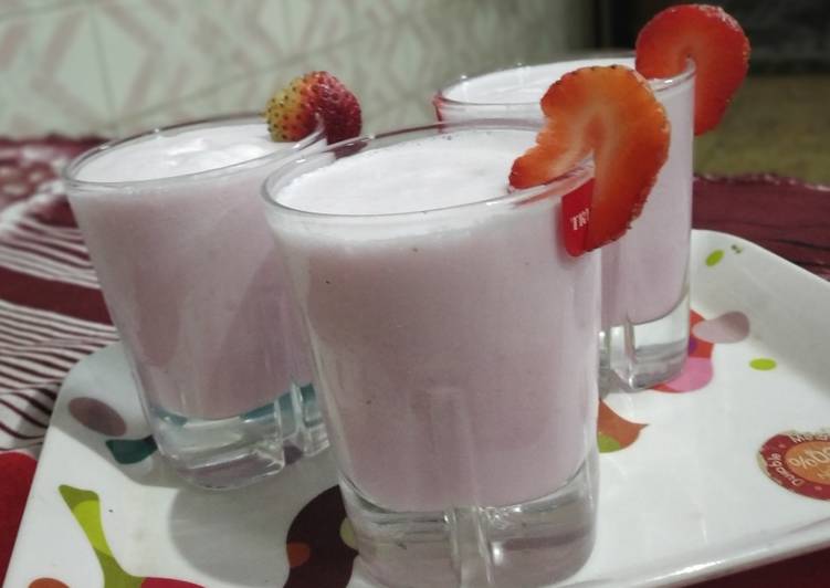 Step-by-Step Guide to Make Speedy Strawberry milkshake