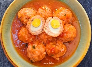 Hình của món Xíu mại trứng cút sốt cà.