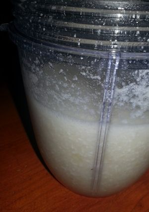 A picture of Anna's coconut banana smoothie.