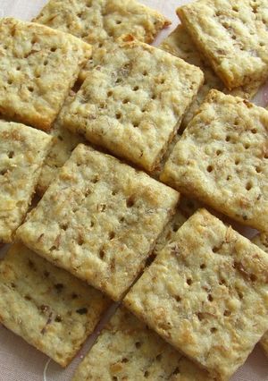 A picture of Potato Crackers with Bonito Flakes and Cheese.