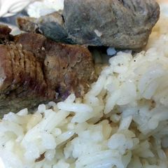 A picture of smoked rice with beef.
