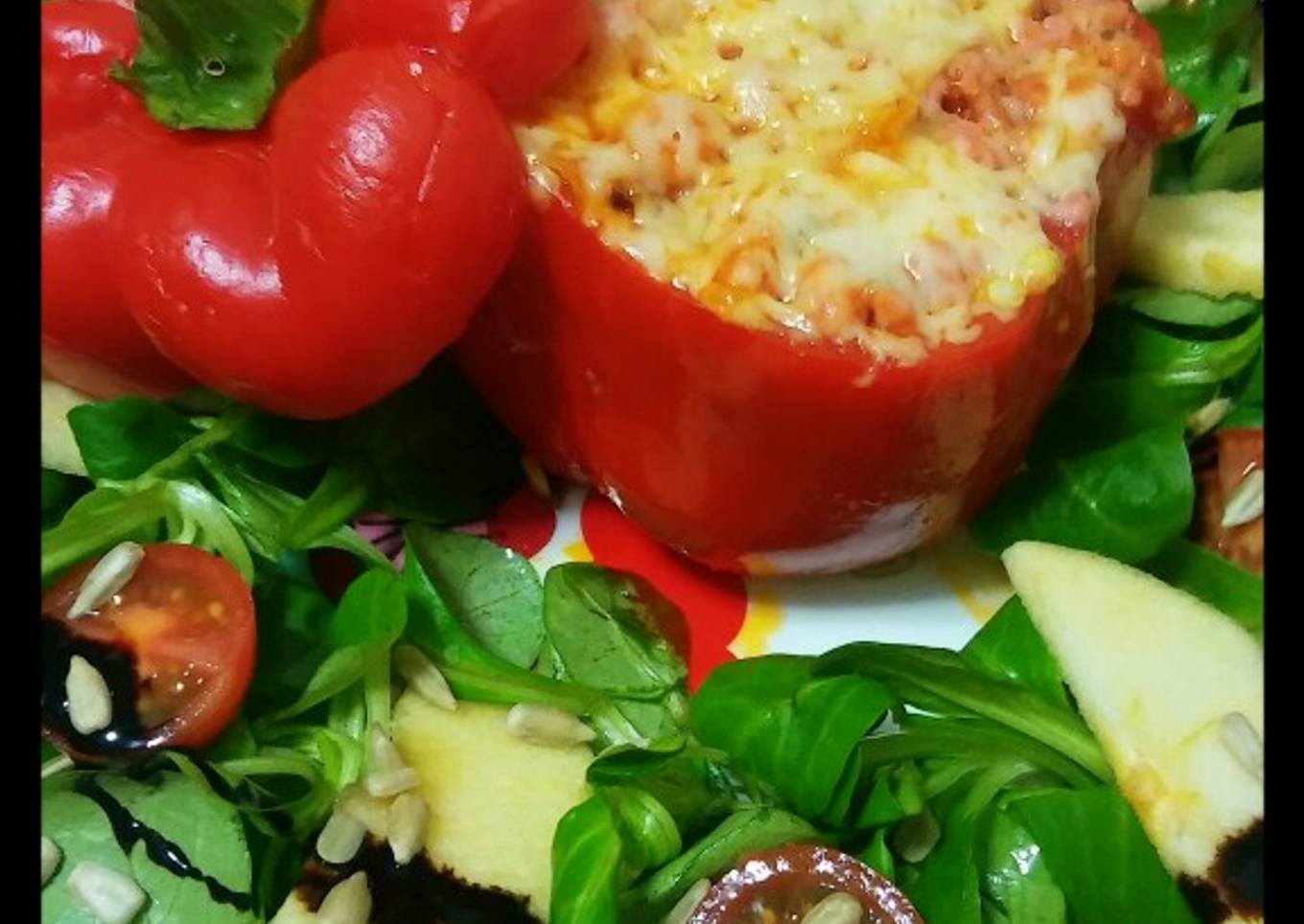 Pimiento rojo relleno de carne picada de pollo