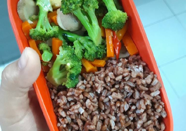 Langkah Mudah untuk Menyiapkan Tumis brokoli wortel jamur ala chef Rani Anti Gagal