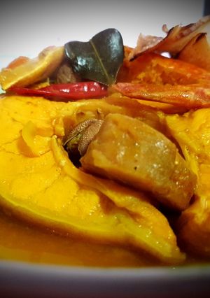 Una foto de Caldereta de Pescado con fusión Asiática