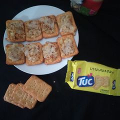 Tuc pizza bites A picture of Tuc pizza bites.