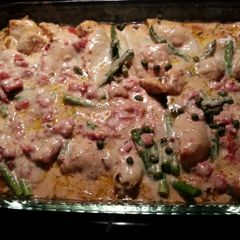 A picture of Creamy chicken and penne with sun dried tomato.