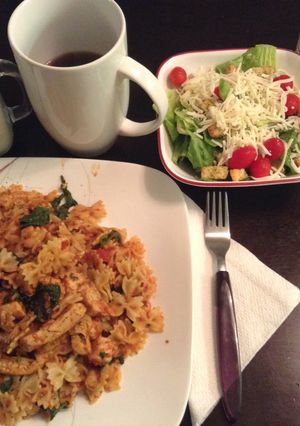 A picture of Mini Bow tie Chicken And Spinach Tossed In A Red Mushroom Sauce.