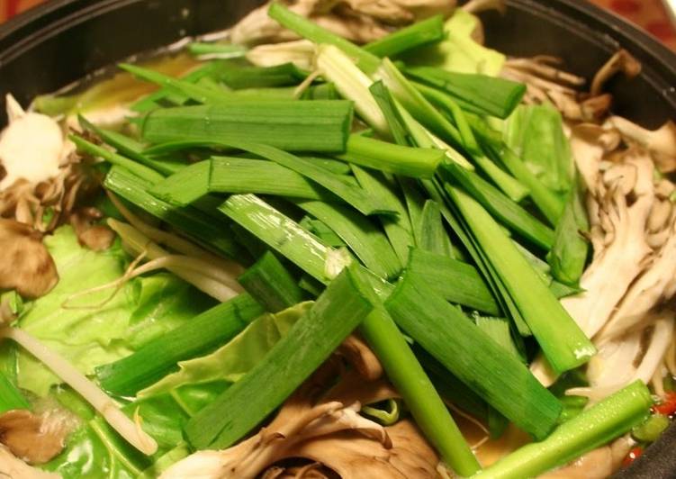 Simple Way to Prepare Super Quick Homemade A Famous Hakata Speciality - The Soup is Yummy!  Motsu Nabe (offal hotpot)