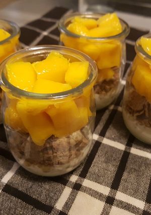 Una foto de Postre yogurt - mango