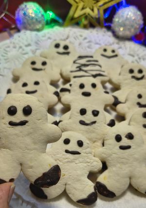 Una foto de Galletas Navideñas De Limón Y Naranjas Con o Sin Tacc / Hombrecito Navideño Para Los Peques