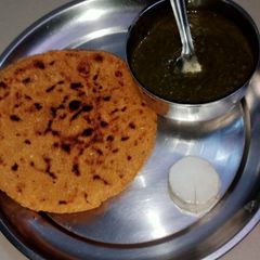 A picture of Makka parantha.