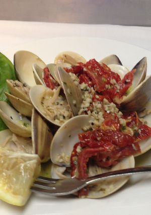 A picture of clams with sundried tomatoes.