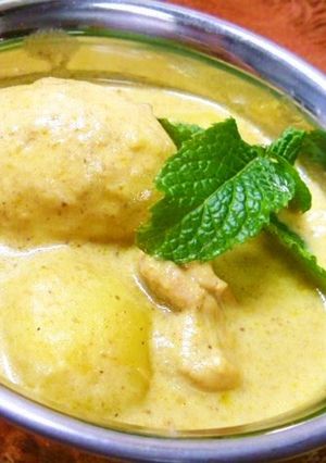 A picture of Boiled Egg and Potato Yellow Curry.