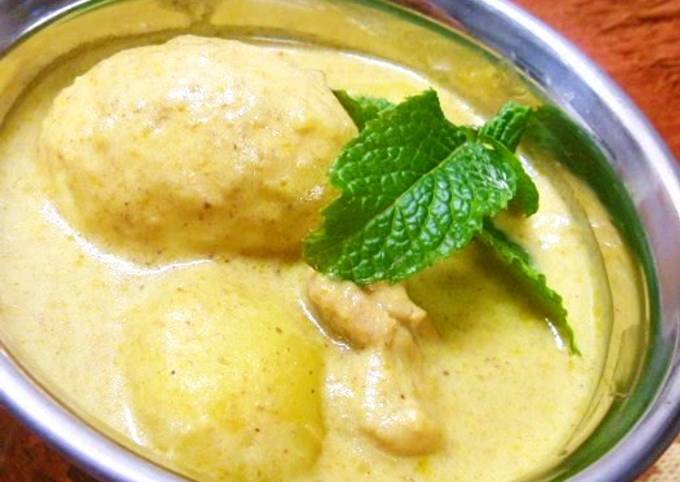 Boiled Egg and Potato Yellow Curry